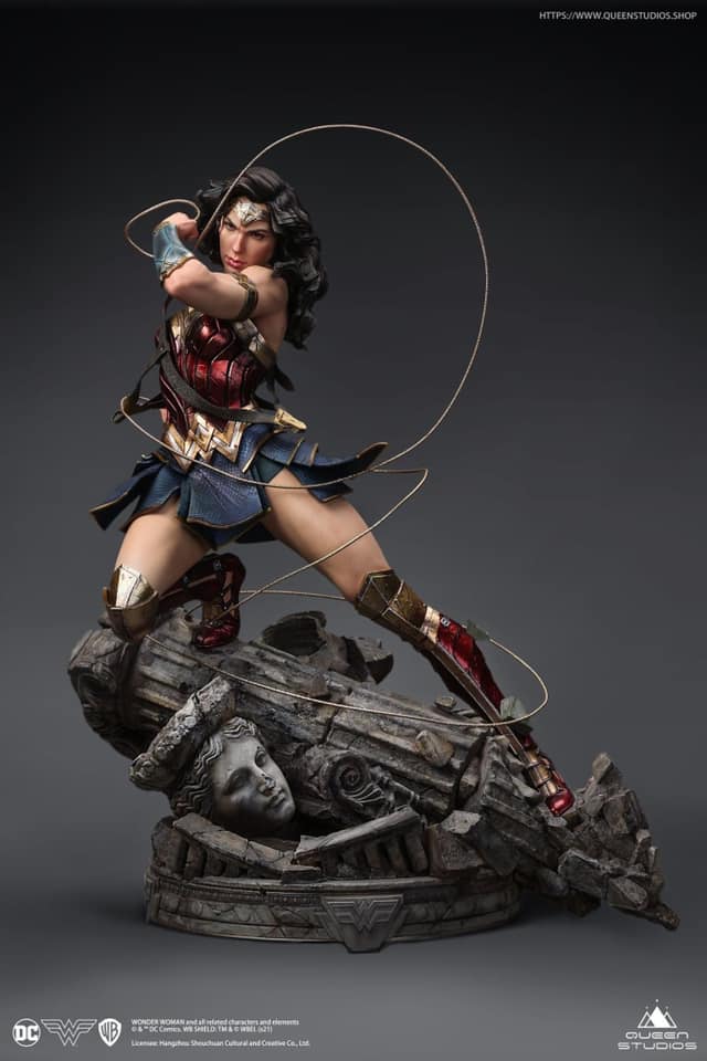 QUEEN STUDIO - WONDER WOMAN (POLYSTONE)