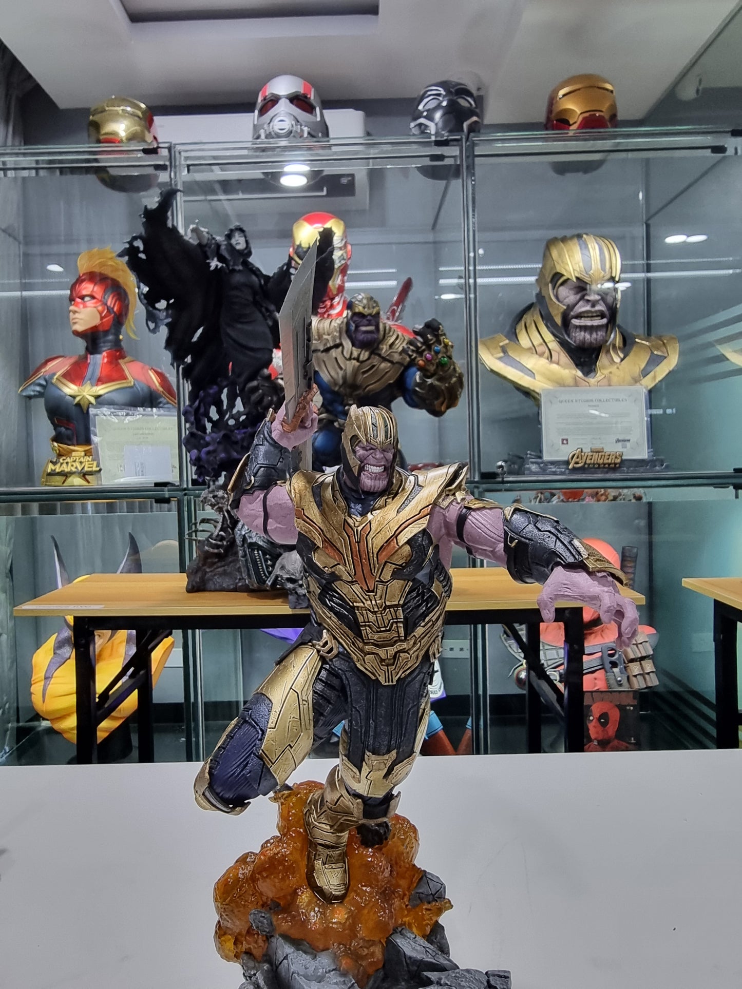 IRON STUDIO - THANOS DELUXE ENDGAME (Polystone)(MARVEL)