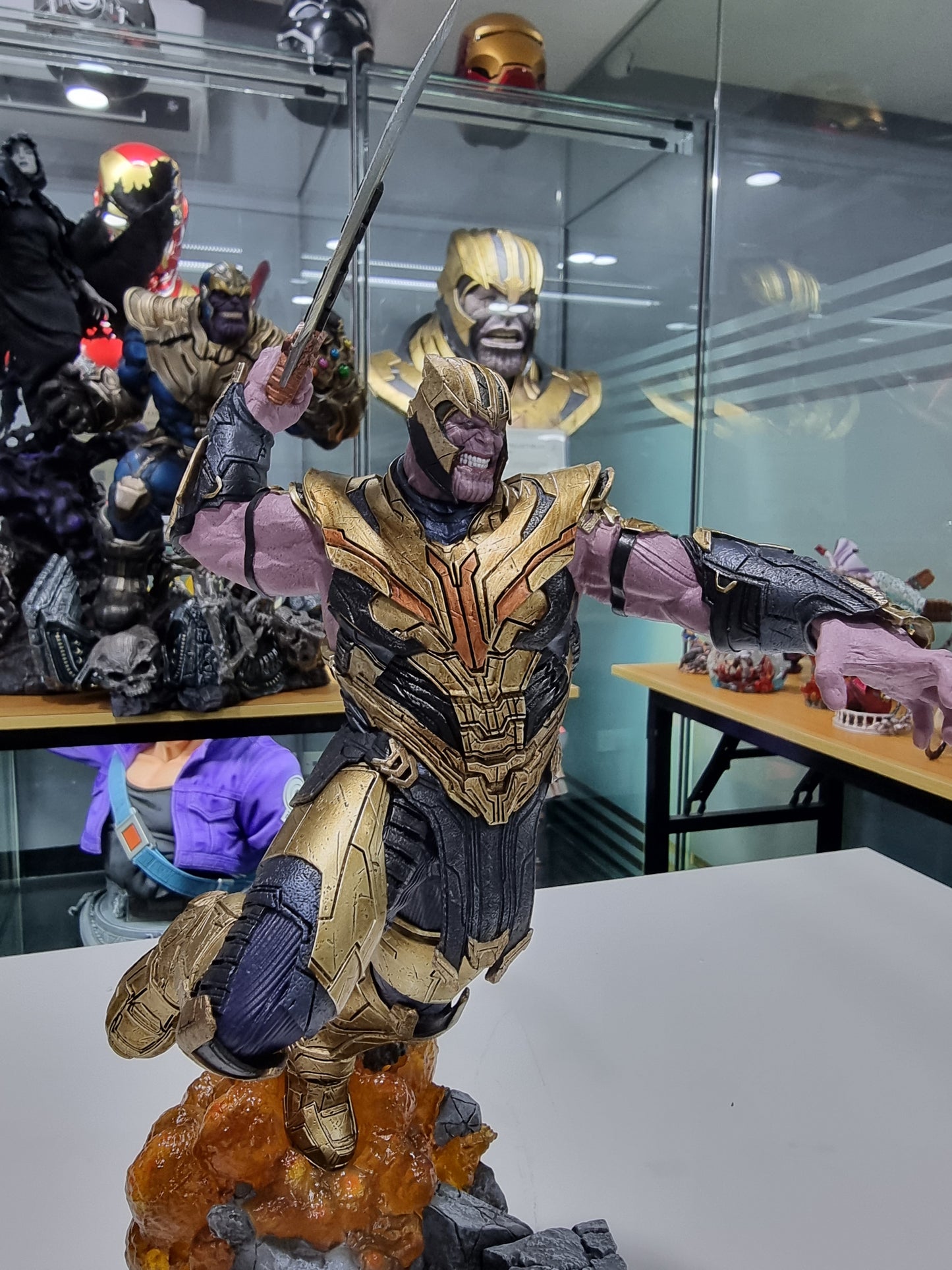 IRON STUDIO - THANOS DELUXE ENDGAME (Polystone)(MARVEL)