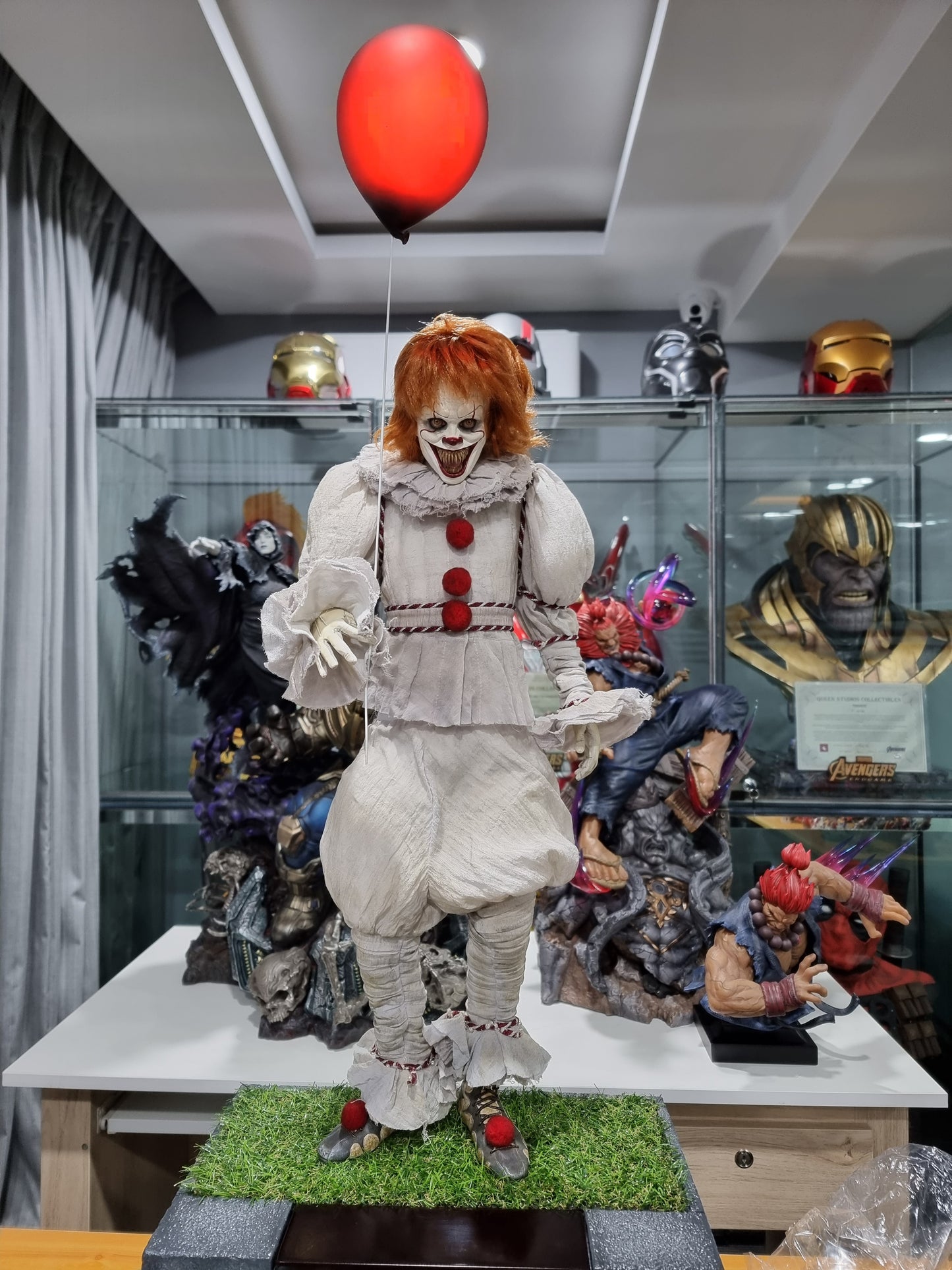 ELITE CREATURE COLLECTIBLES - PENNYWISE (I.T.)