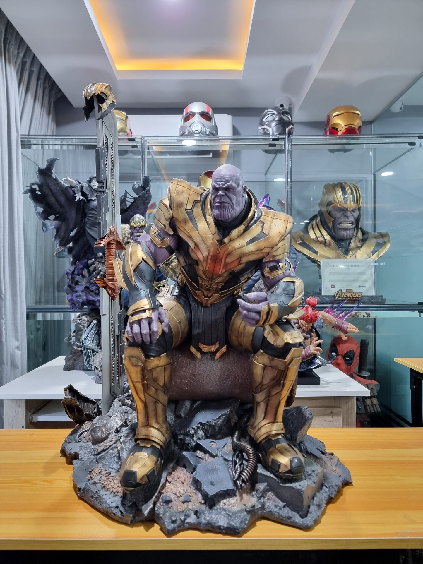 QUEEN STUDIOS - THANOS ON THRONE PREMIUM EDITION AVENGERS ENDGAME (Resin)(MARVEL)