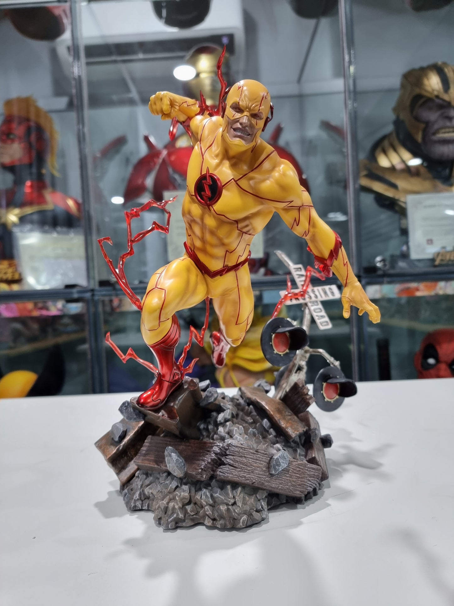 XM STUDIO - REVERSE FLASH (Polystone)(DC)