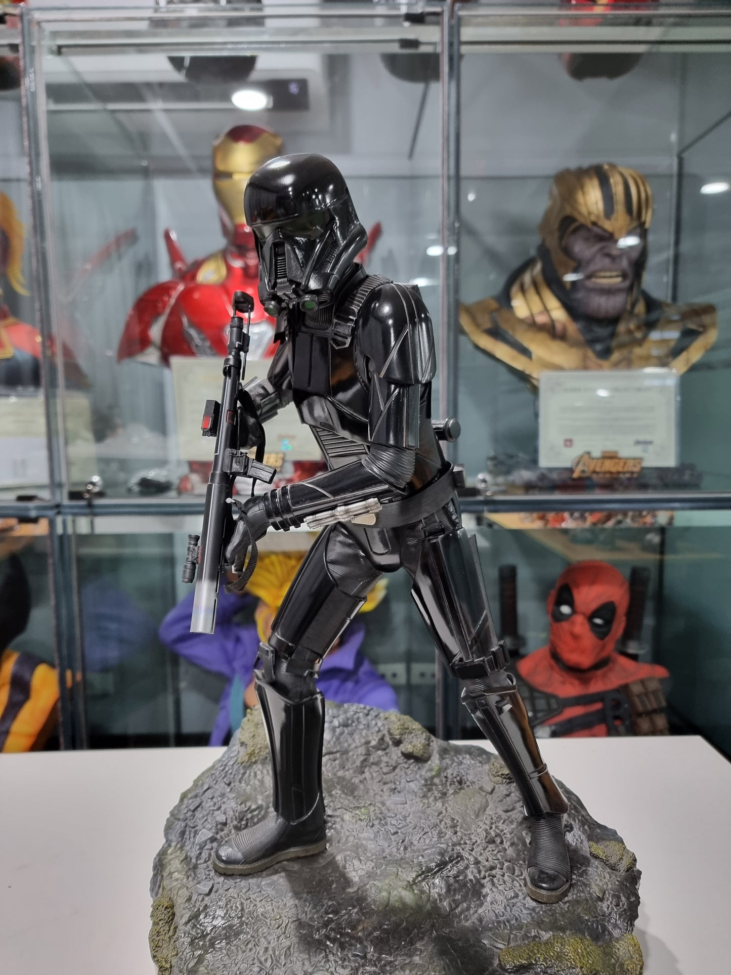 SIDESHOW - DEATHTROOPER PREMIUM FORMAT (Resin)(STAR WARS)