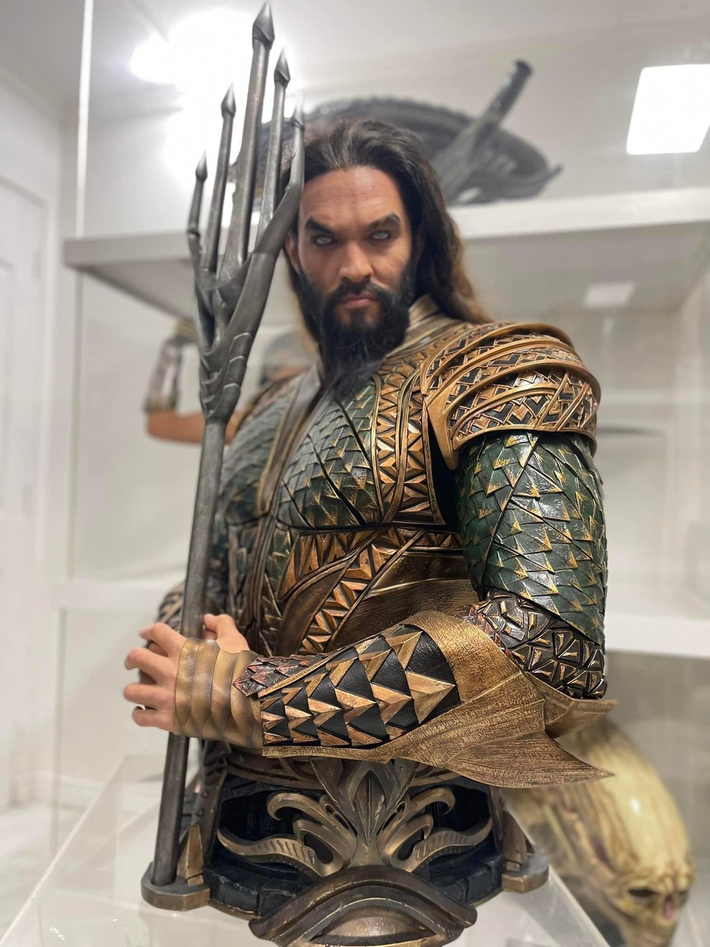 INFINITY STUDIOS - AQUAMAN LIFE SIZE BUST (SILICON)(DC)