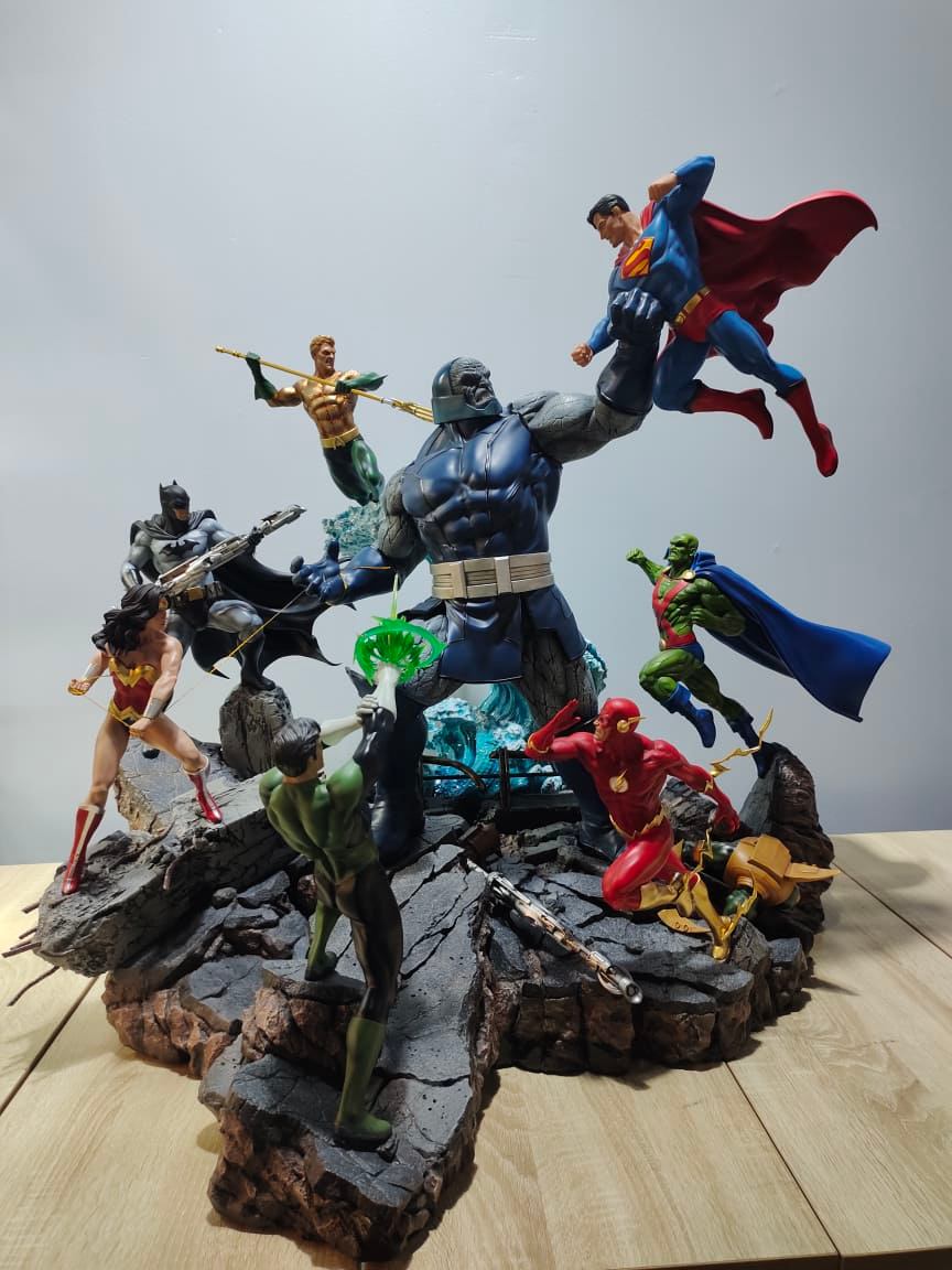 XM STUDIOS - JUSTICE LEAGUE VS DARKSEID DIORAMA