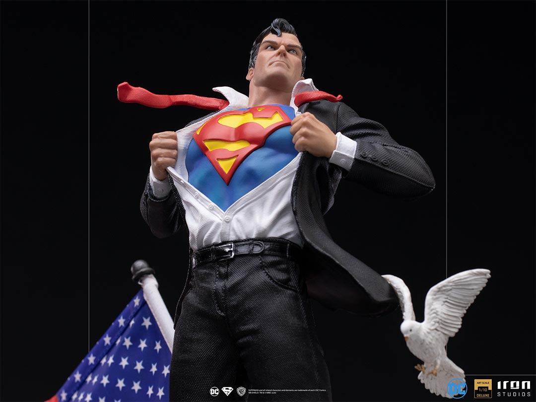 IRON STUDIO - SUPERMAN CLARK KENT DELUXE STATUE - DC COMICS ART SCALE (Polystone)(DC)